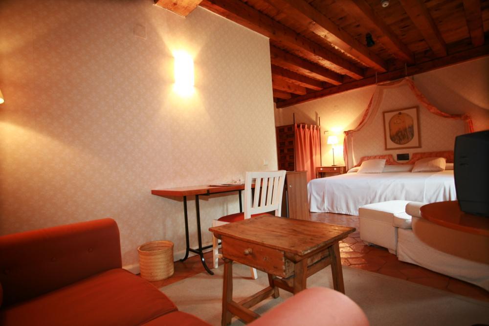 El Hotel De La Villa Pedraza Esterno foto